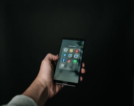 Setting Social Media Boundaries for a Healthier Life